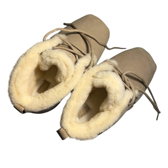 NWOB UGG Women’s Pumped Faux Fur Trim Slipper Bootie In Mustard Seed Size 7 - Picture 4 of 7
